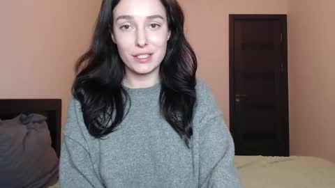 Mia online show from May 2026 12:44:02 PM