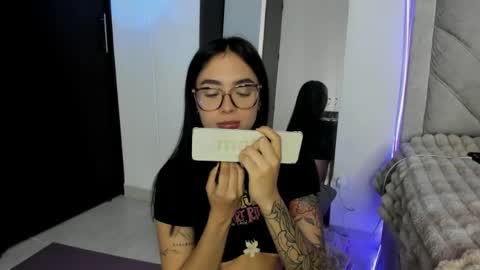 Snapshot of sweetmili133 chatting on March 2026 09:36:02 AM sweetmili133 online show from March 2026 09:36:02 AM