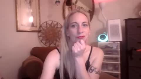 Snapshot of sweetmkb chatting on February 2026 02:29:01 AM Aria online show from February 2026 02:29:01 AM