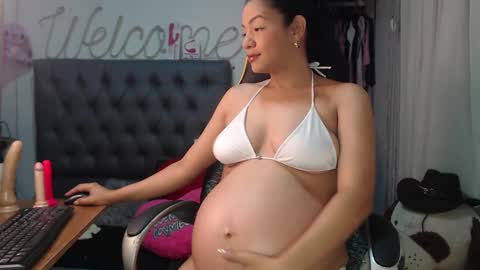 Snapshot of sweetmom12 chatting on January 2025 02:04:01 PM Sweetmom12 online show from January 2025 02:04:01 PM