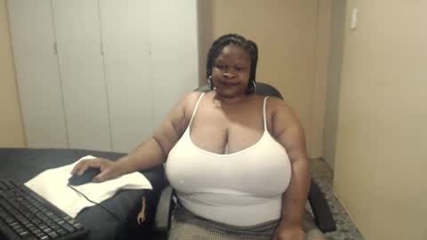Snapshot of sweetnoziexxx chatting on October 2025 03:43:01 PM sweetnoziexxx online show from October 2025 03:43:01 PM