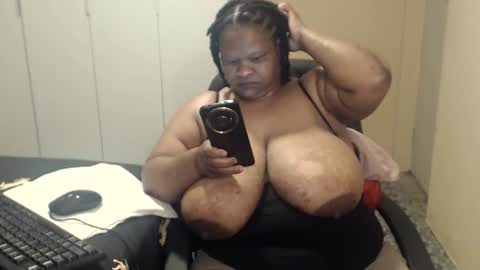 Snapshot of sweetnoziexxx chatting on October 2025 06:05:01 AM sweetnoziexxx online show from October 2025 06:05:01 AM