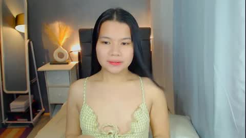Snapshot of sweetnwildts chatting on April 2026 11:02:01 AM Ghena online show from April 2026 11:02:01 AM