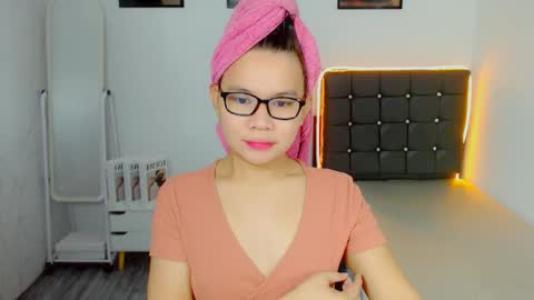 Snapshot of sweetnwildts chatting on May 2026 12:43:02 PM Ghena online show from May 2026 12:43:02 PM