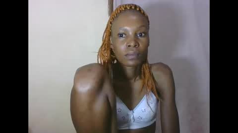 ESTHER online show from February 2026 02:06:02 AM