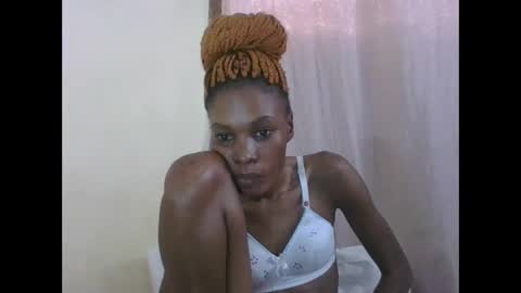 ESTHER online show from February 2026 01:41:01 PM