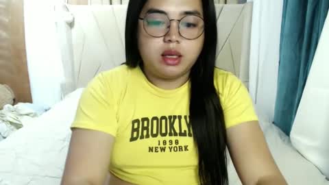 Snapshot of sweetprincess_athena chatting on March 2025 07:45:01 AM Princess Ella online show from March 2025 07:45:01 AM