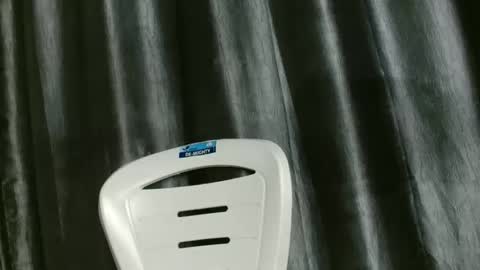 Snapshot of sweetpussy135 chatting on November 2025 04:12:02 AM slim ivy online show from November 2025 04:12:02 AM