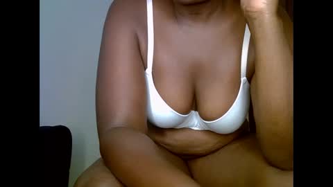 Snapshot of sweetrenne chatting on September 2025 06:35:02 AM sweetrenne online show from September 2025 06:35:02 AM