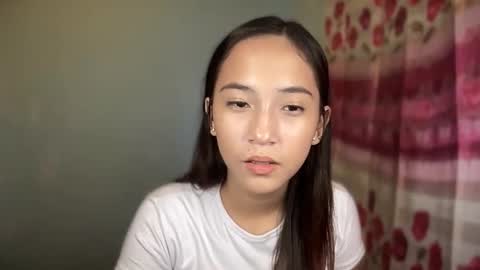 Snapshot of sweetsexy_miax chatting on November 2025 04:44:01 PM Mia online show from November 2025 04:44:01 PM