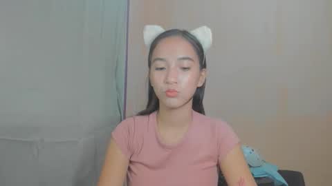 Snapshot of sweetsexy_miax chatting on December 2025 02:58:02 PM Mia online show from December 2025 02:58:02 PM