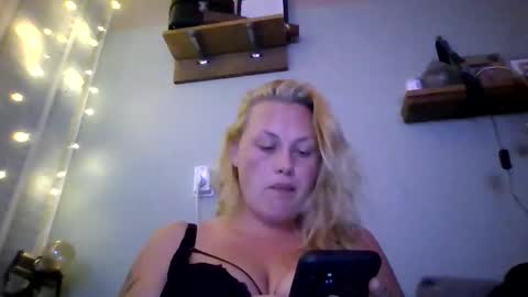 Snapshot of sweetsinz_ chatting on October 2025 09:11:01 PM sweetsinz_ online show from October 2025 09:11:01 PM