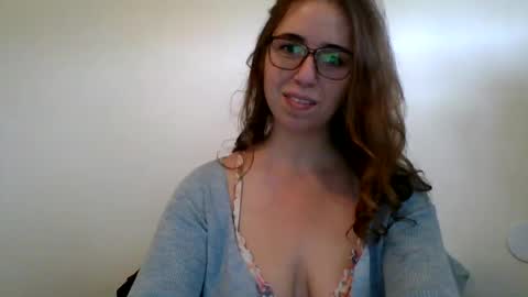 Snapshot of sweetsocalgirl chatting on February 2025 09:57:01 PM sweetsocalgirl online show from February 2025 09:57:01 PM
