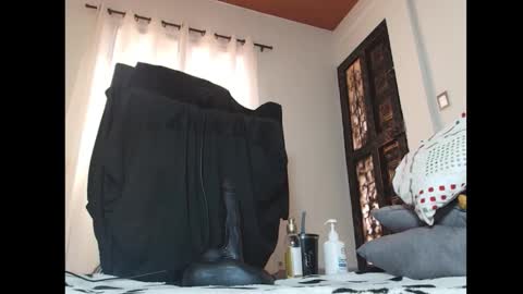 Snapshot of sweett_17 chatting on November 2025 04:06:02 PM dulce online show from November 2025 04:06:02 PM