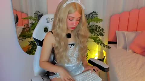 sweett_fire online show from April 2026 05:37:01 PM