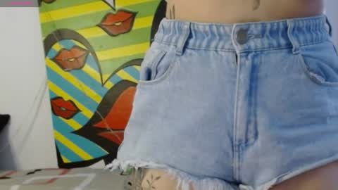 Snapshot of sweett_minionn chatting on December 2024 03:48:02 PM IG valeen mo Vale My schedule Monday to Friday900 am - 300 pm online show from December 2024 03:48:02 PM