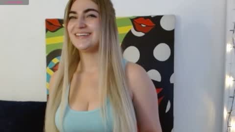 Snapshot of sweett_minionn chatting on January 2025 03:13:01 PM IG valeen mo Vale My schedule Monday to Friday900 am - 300 pm online show from January 2025 03:13:01 PM