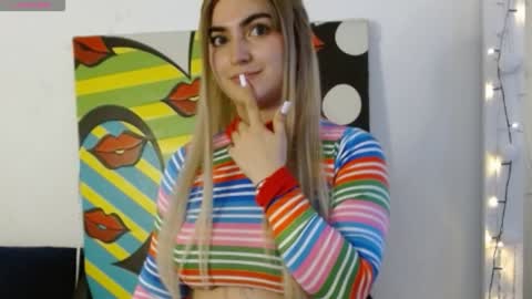 Snapshot of sweett_minionn chatting on January 2025 05:59:02 PM IG valeen mo Vale My schedule Monday to Friday900 am - 300 pm online show from January 2025 05:59:02 PM