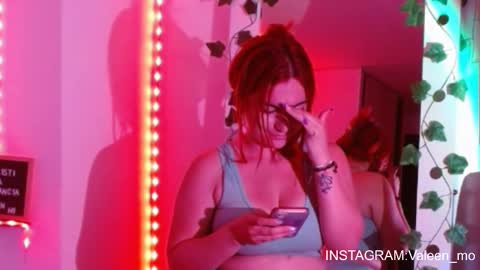 Snapshot of sweett_minionn chatting on February 2025 02:39:01 AM IG valeen mo Vale My schedule Monday to Friday900 am - 300 pm online show from February 2025 02:39:01 AM