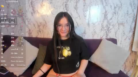 Snapshot of sweett_moon_ chatting on September 2025 12:51:02 PM Moon online show from September 2025 12:51:02 PM