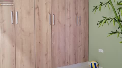    online show from February 2025 07:25:02 PM