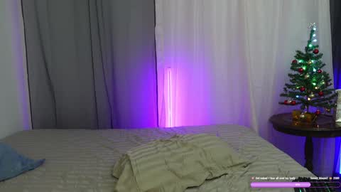 Snapshot of sweettmaddie chatting on December 2024 01:43:01 AM Maddie online show from December 2024 01:43:01 AM