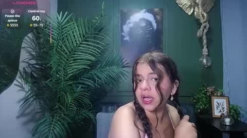 Snapshot of sweety_smilee chatting on September 2025 12:27:01 PM Emma online show from September 2025 12:27:01 PM