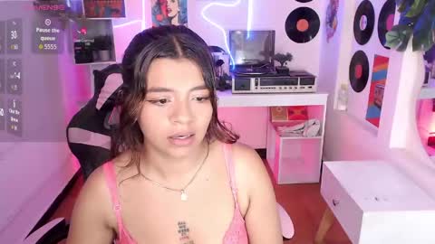 Snapshot of sweety_smilee chatting on June 2026 07:47:01 PM Emma online show from June 2026 07:47:01 PM