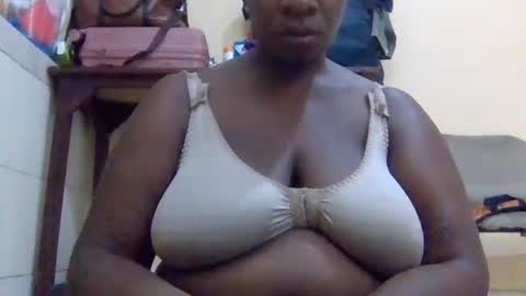 Snapshot of sweetyass25 chatting on August 2026 05:23:02 AM sweetyass25 online show from August 2026 05:23:02 AM