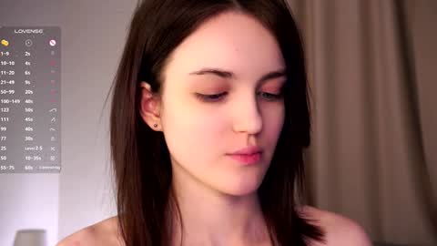 Astrid online show from March 2026 08:44:01 PM