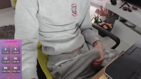 Snapshot of swetlittleboy4u chatting on February 2025 05:48:01 AM SwetLittleBoy4u online show from February 2025 05:48:01 AM