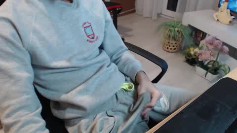 SwetLittleBoy4u online show from October 2025 06:03:01 PM