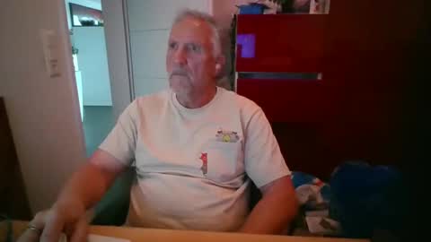 Snapshot of swiss_german_01 chatting on October 2025 11:33:02 AM swiss_german_01 online show from October 2025 11:33:02 AM