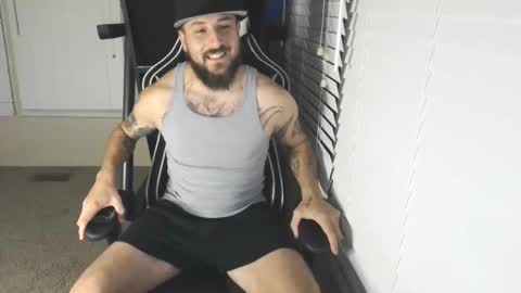 swoozy_ online show from November 2025 02:11:02 AM