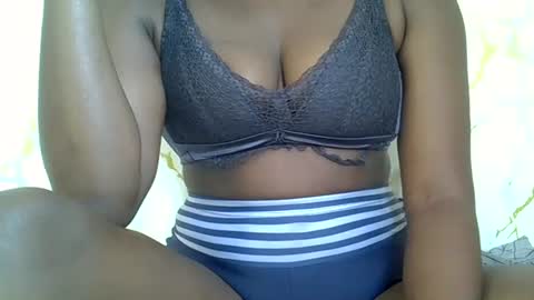 Snapshot of swt_lov chatting on October 2025 12:15:02 PM swt_lov online show from October 2025 12:15:02 PM