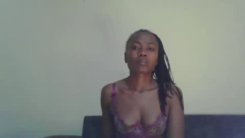 Snapshot of swtebony1 chatting on February 2025 10:25:01 PM ALICIA online show from February 2025 10:25:01 PM