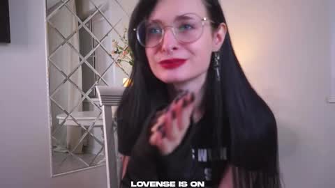 Sophie online show from October 2025 01:12:01 PM