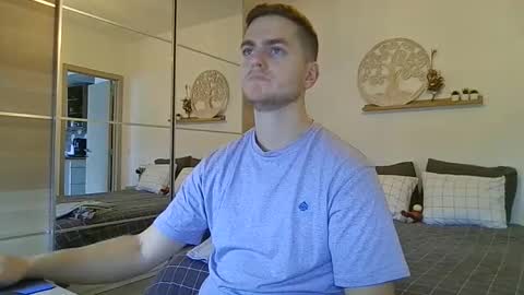 syl092 online show from November 2025 08:50:01 AM