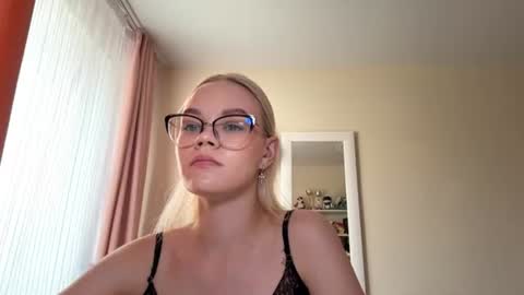 Snapshot of synnecure chatting on July 2026 09:46:01 AM Mia online show from July 2026 09:46:01 AM