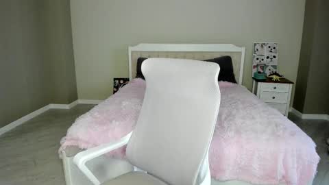 Snapshot of synop_sis chatting on November 2025 08:47:01 AM Mila online show from November 2025 08:47:01 AM