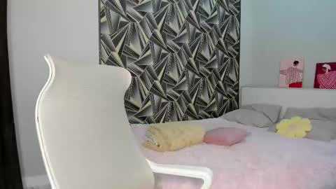 Mila online show from December 2025 01:48:02 AM