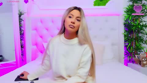 Arianna online show from December 2025 01:49:02 PM