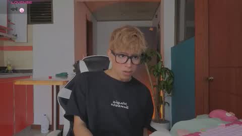 Snapshot of taichi_bluy chatting on February 2026 05:20:02 PM taichi online show from February 2026 05:20:02 PM