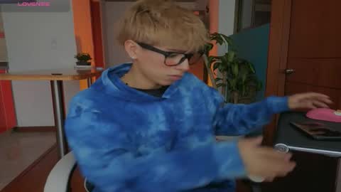 Snapshot of taichi_bluy chatting on February 2026 12:26:01 PM taichi online show from February 2026 12:26:01 PM