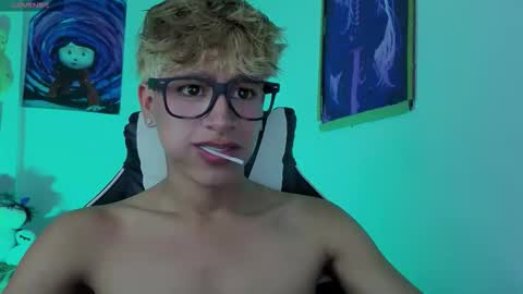 Snapshot of taichi_bluy chatting on March 2026 12:03:02 AM taichi online show from March 2026 12:03:02 AM