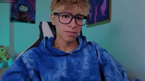 Snapshot of taichi_bluy chatting on March 2026 04:35:02 PM taichi online show from March 2026 04:35:02 PM