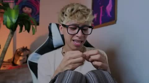 Snapshot of taichi_bluy chatting on March 2026 07:03:02 AM taichi online show from March 2026 07:03:02 AM