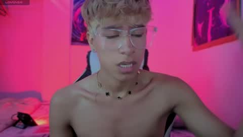 Snapshot of taichi_bluy chatting on April 2026 02:34:01 AM taichi online show from April 2026 02:34:01 AM