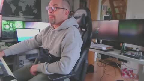 Snapshot of taipan6666 chatting on January 2025 12:53:02 PM Oliver online show from January 2025 12:53:02 PM