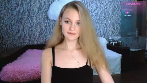 Snapshot of taissia_sweet chatting on October 2025 02:37:01 PM Im Taya online show from October 2025 02:37:01 PM